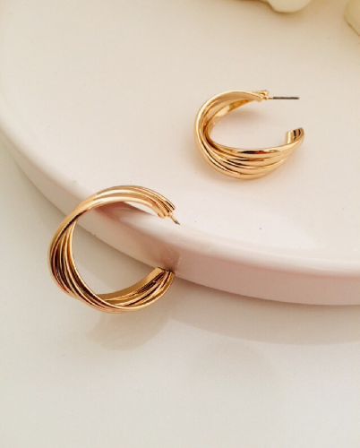 گوشواره ميخي نيم حلقه اي زنانه Tosh