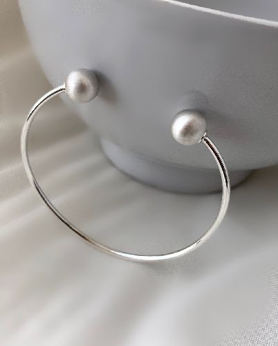 دست بند بنگل توپی زنانه c&a