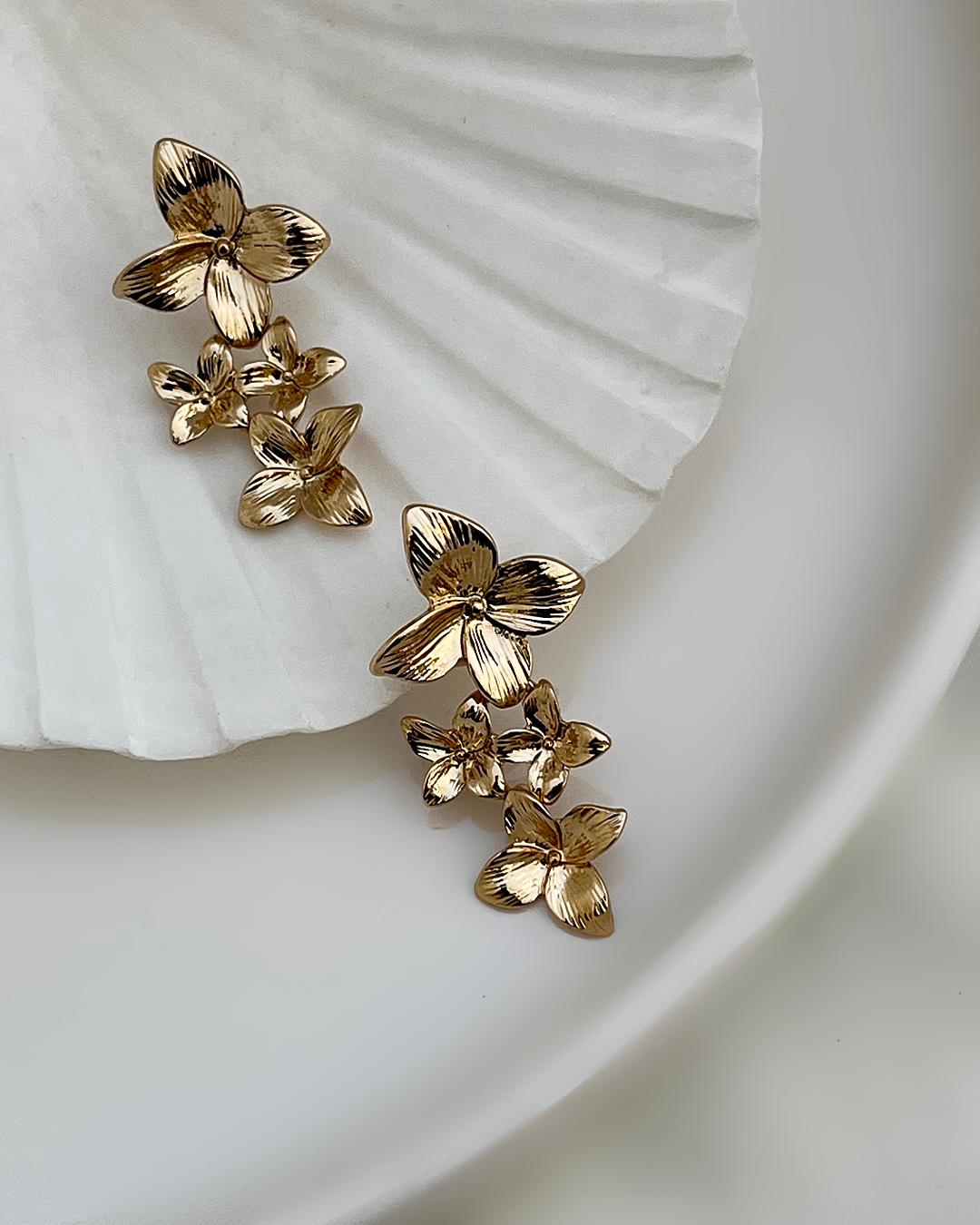 گوشواره گل گلی زنانه Tosh