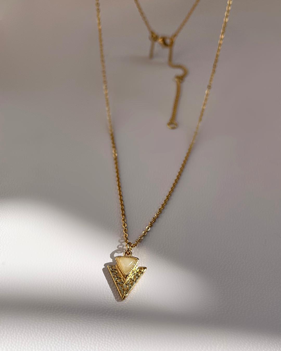 گردنبند مثلثی زنانه Tosh