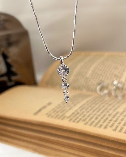 گردنبند طرح الماس زنانه Accessories