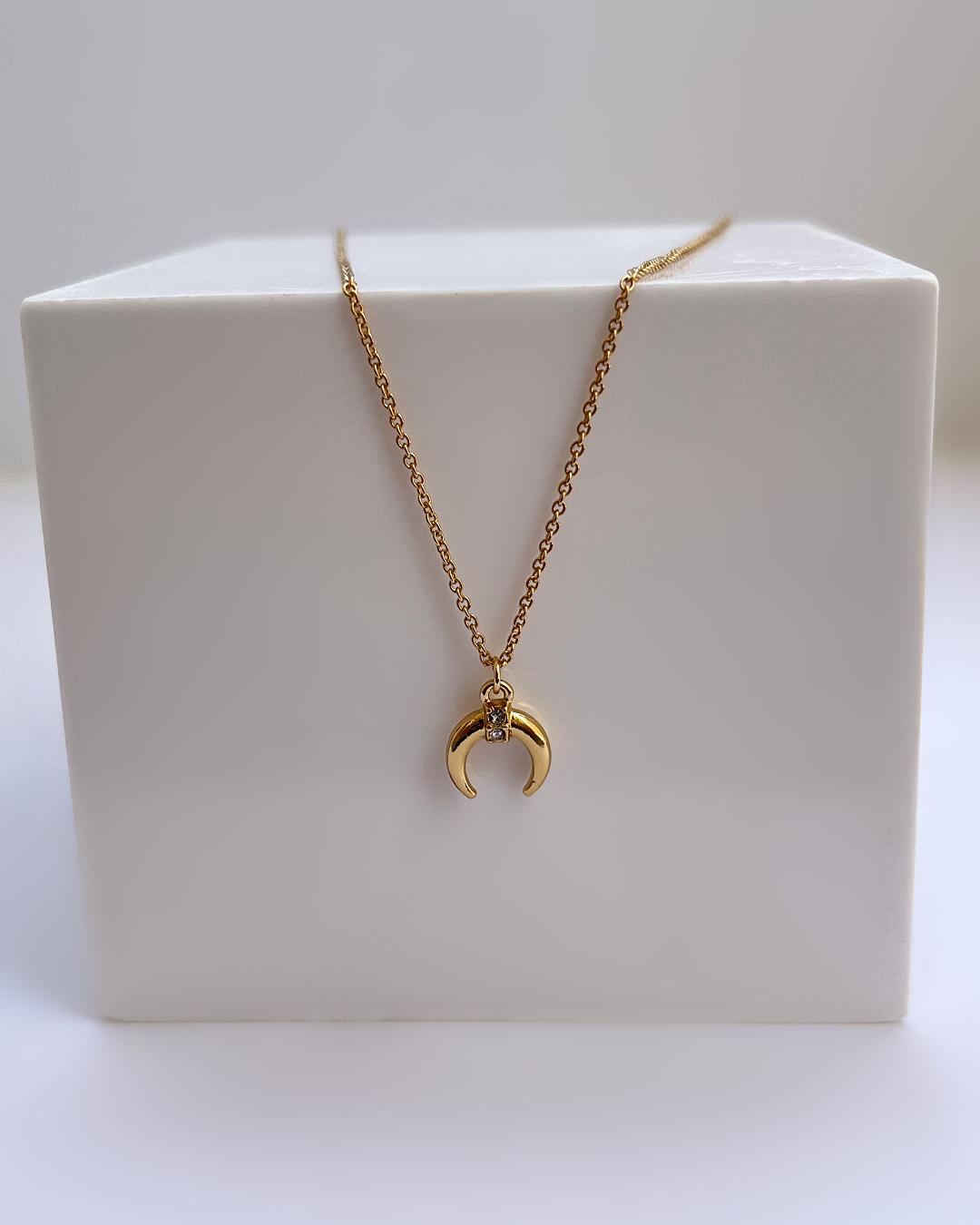 گردنبند ماه زنانه Six