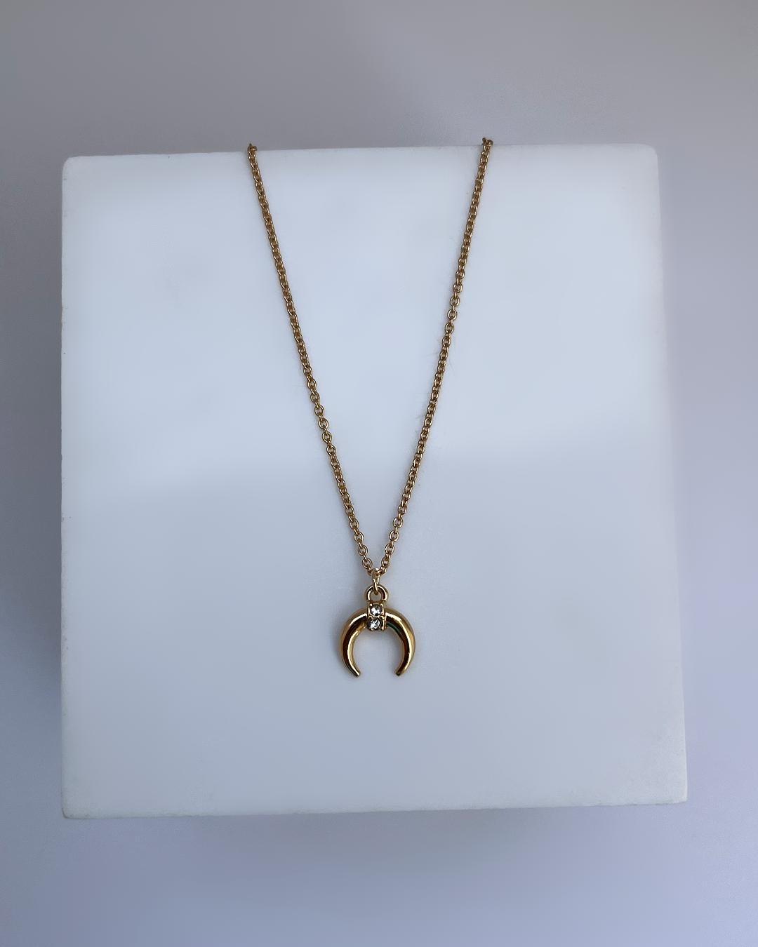 گردنبند ماه زنانه Six