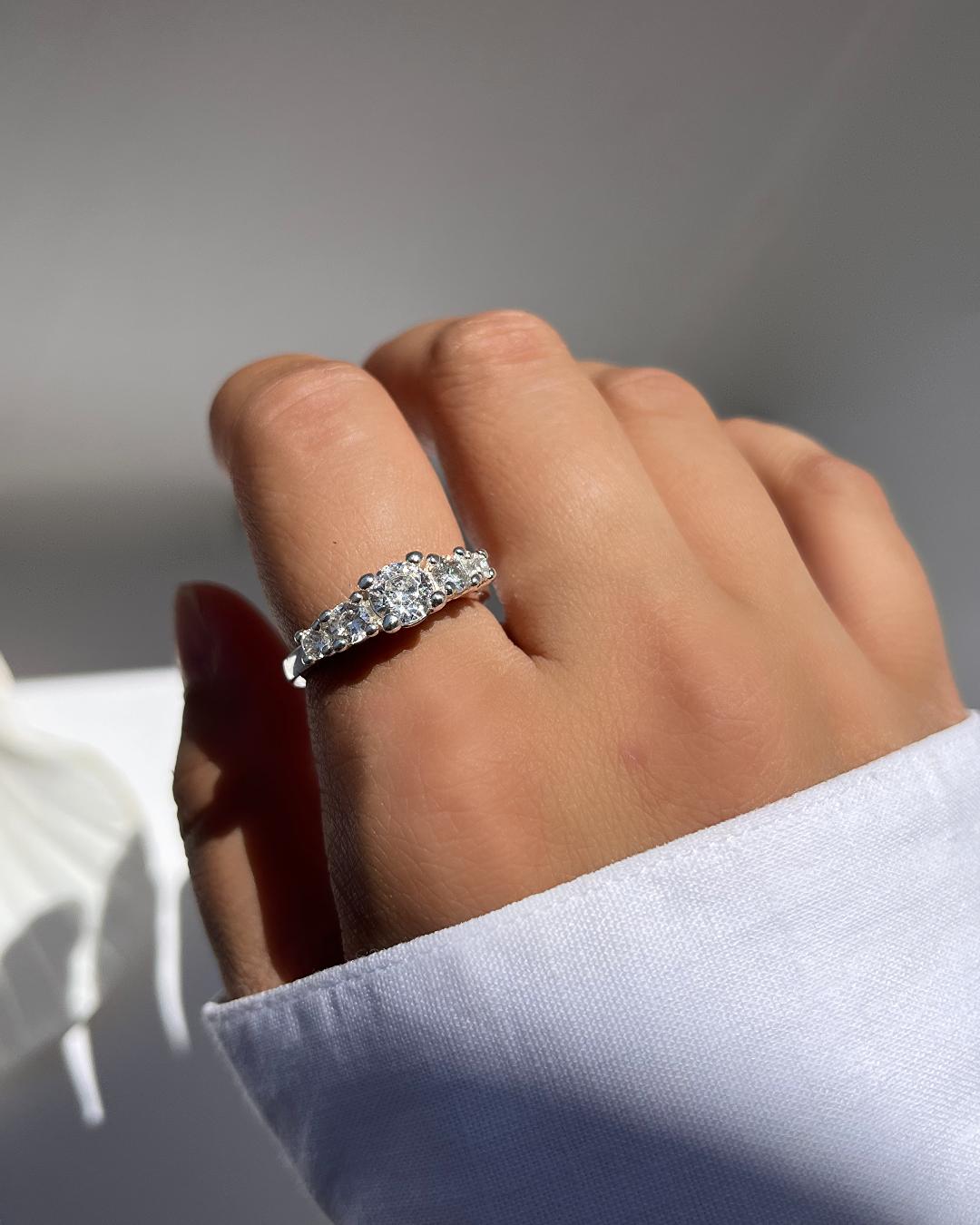 انگشتر نگینی زنانه Tosh