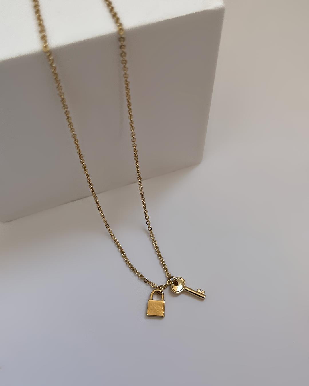 گردنبند کلید و قفل زنانه Six