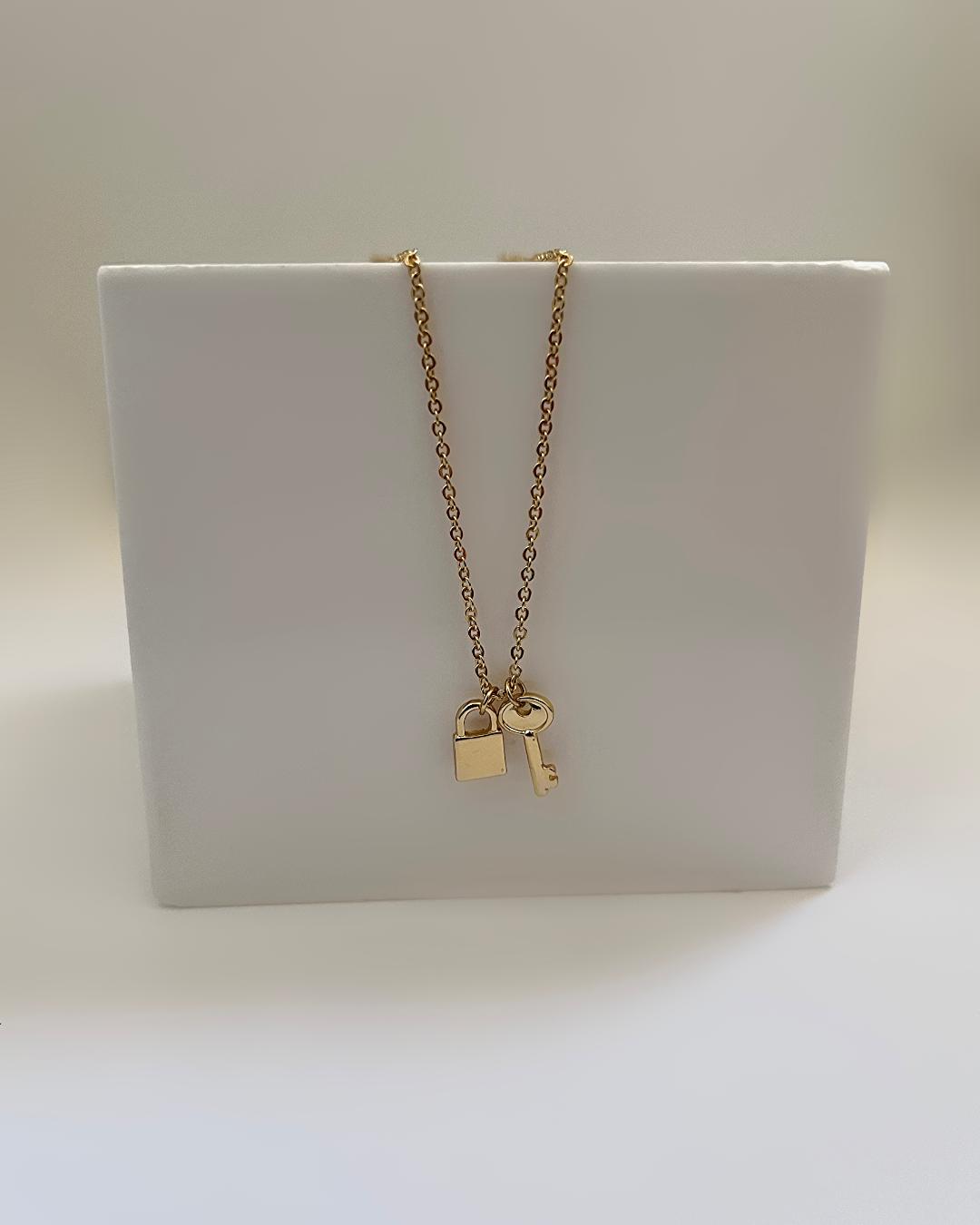 گردنبند کلید و قفل زنانه Six